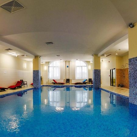 Hotel Carmen Предеал Екстериор снимка