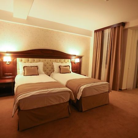 Hotel Carmen Предеал Екстериор снимка