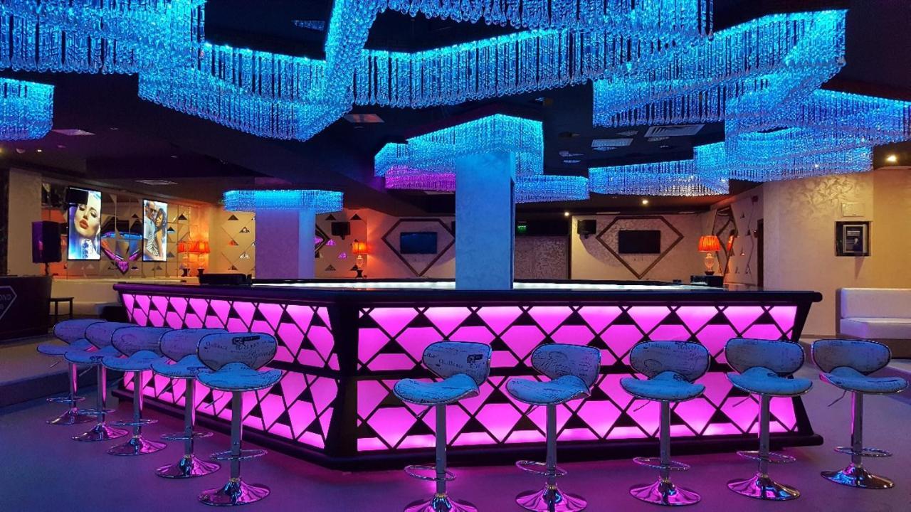 Hotel Carmen Предеал Екстериор снимка