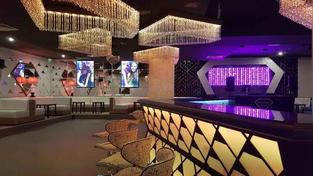 Hotel Carmen Предеал Екстериор снимка