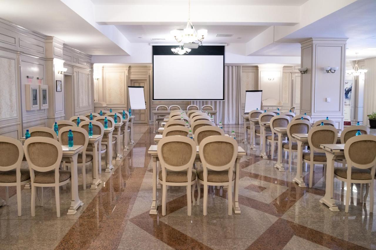 Hotel Carmen Предеал Екстериор снимка