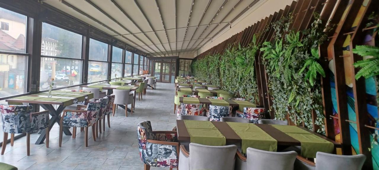 Hotel Carmen Предеал Екстериор снимка