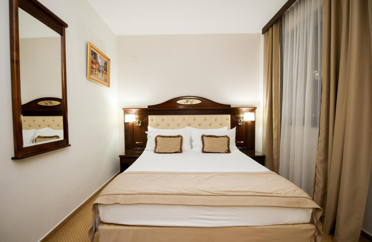 Hotel Carmen Предеал Екстериор снимка