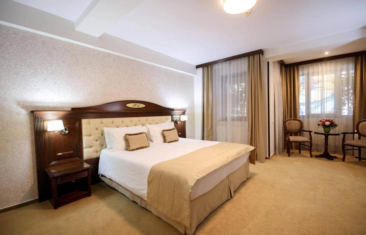 Hotel Carmen Предеал Екстериор снимка