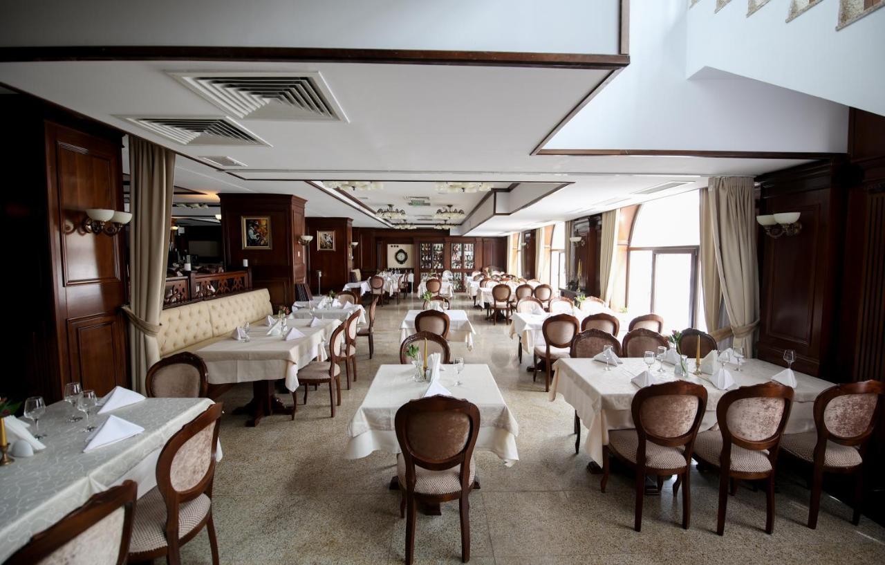 Hotel Carmen Предеал Екстериор снимка
