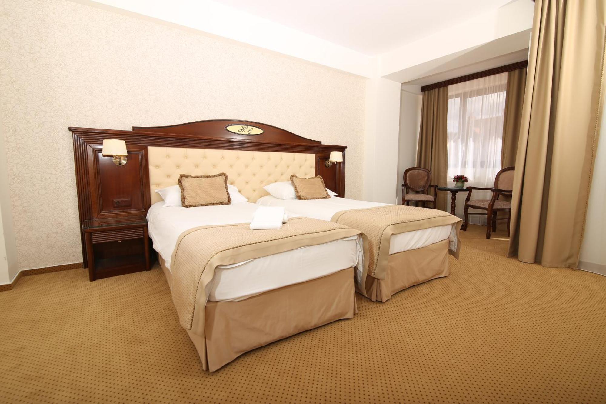 Hotel Carmen Предеал Екстериор снимка