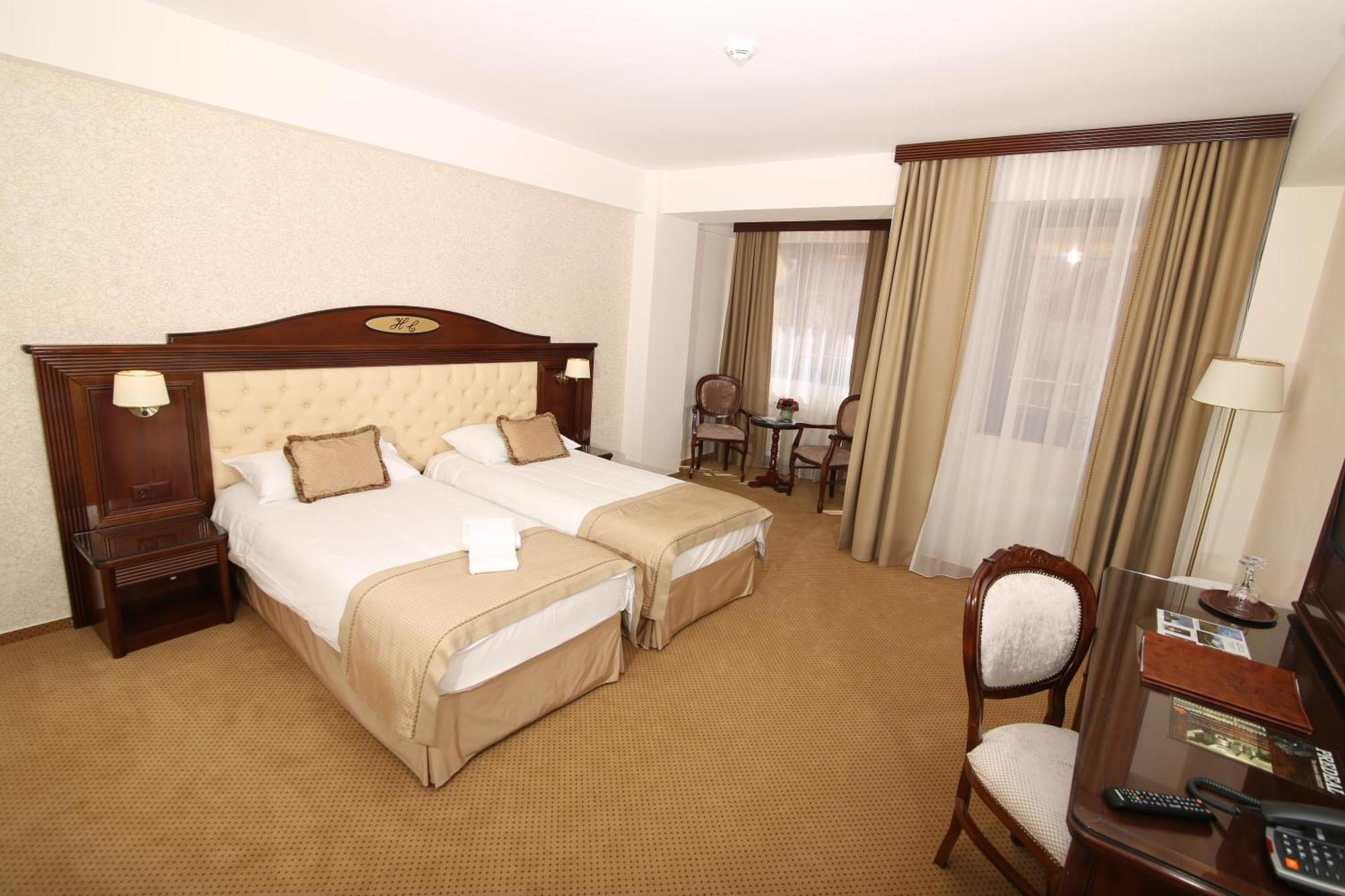 Hotel Carmen Предеал Екстериор снимка