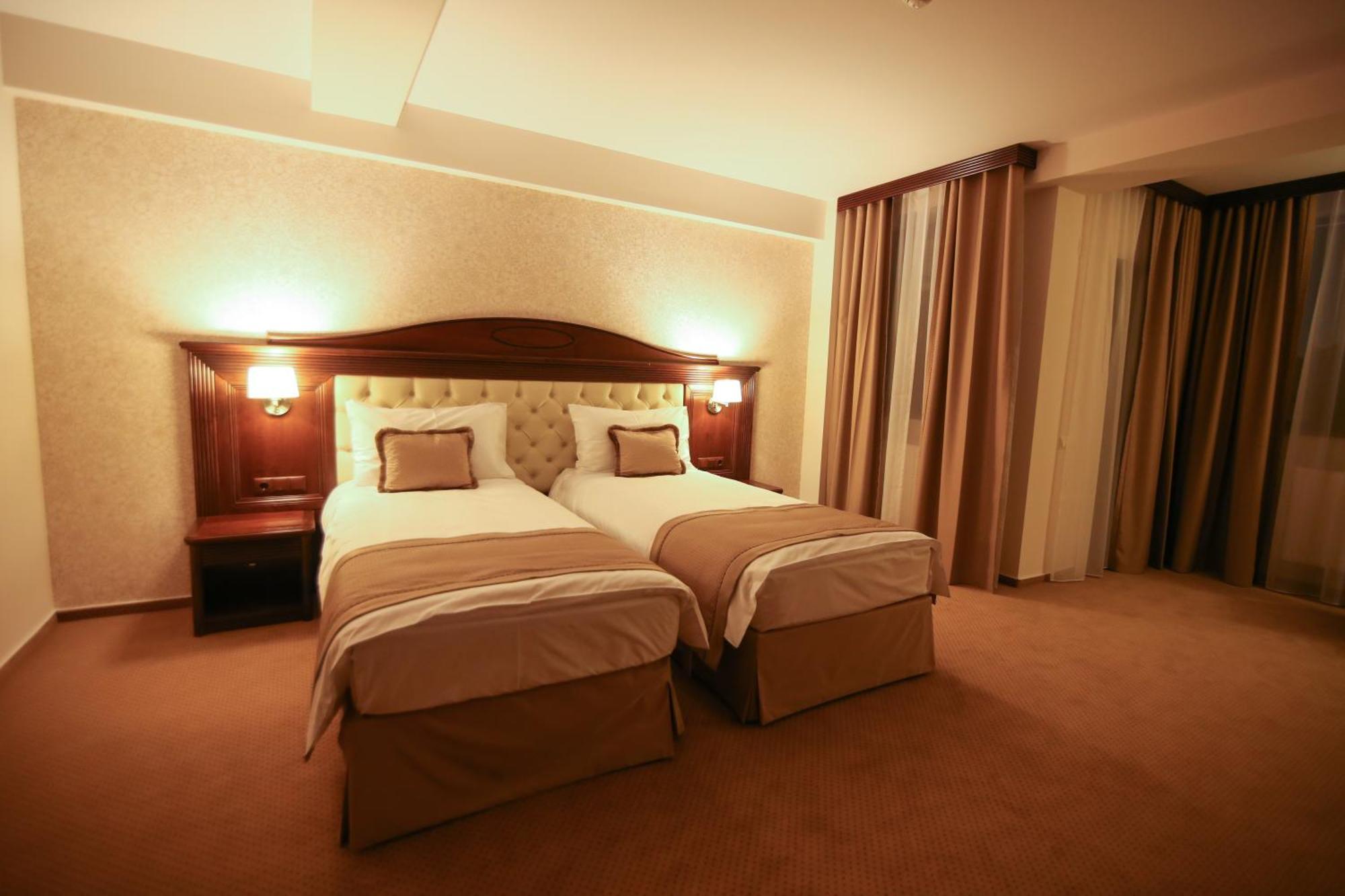 Hotel Carmen Предеал Екстериор снимка