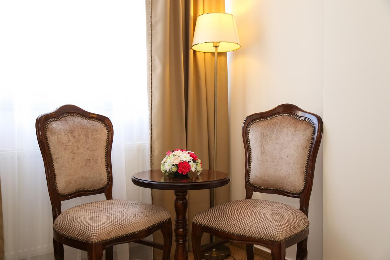 Hotel Carmen Предеал Екстериор снимка