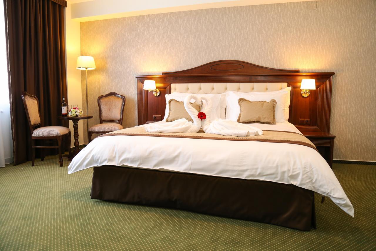 Hotel Carmen Предеал Екстериор снимка