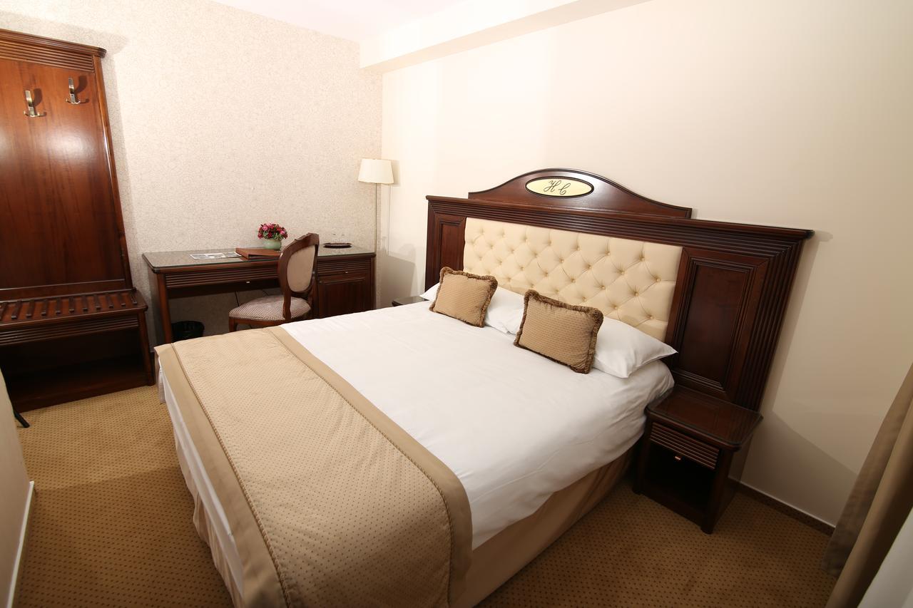 Hotel Carmen Предеал Екстериор снимка