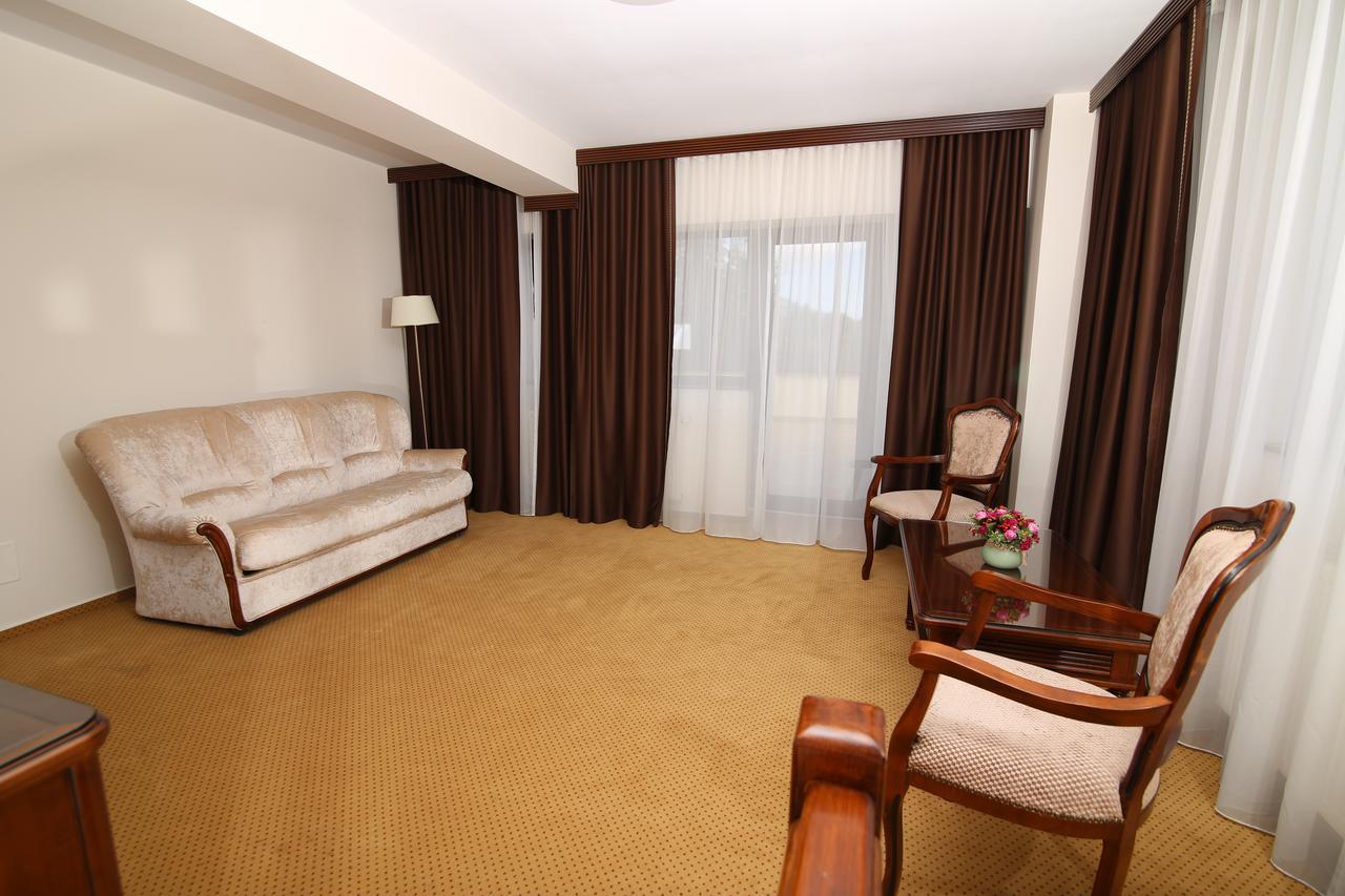 Hotel Carmen Предеал Екстериор снимка