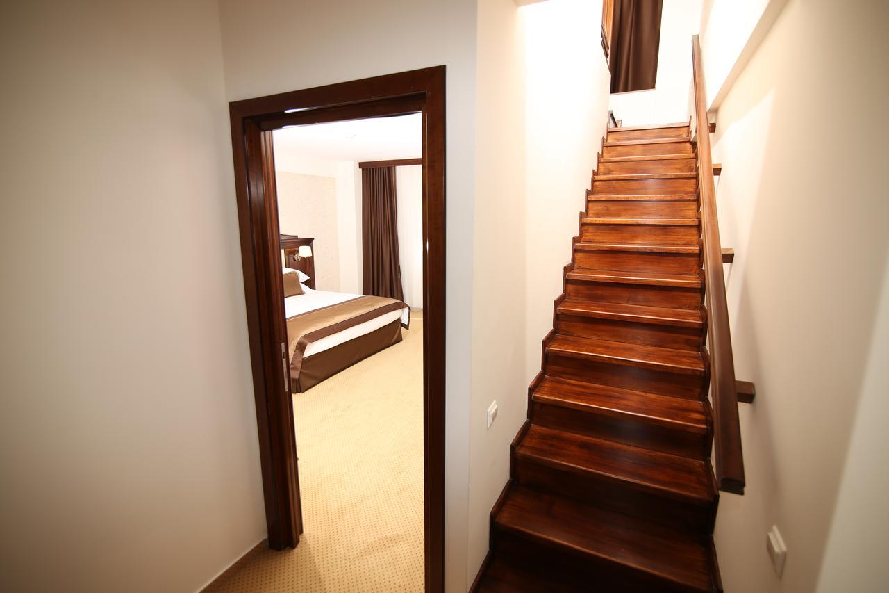Hotel Carmen Предеал Екстериор снимка