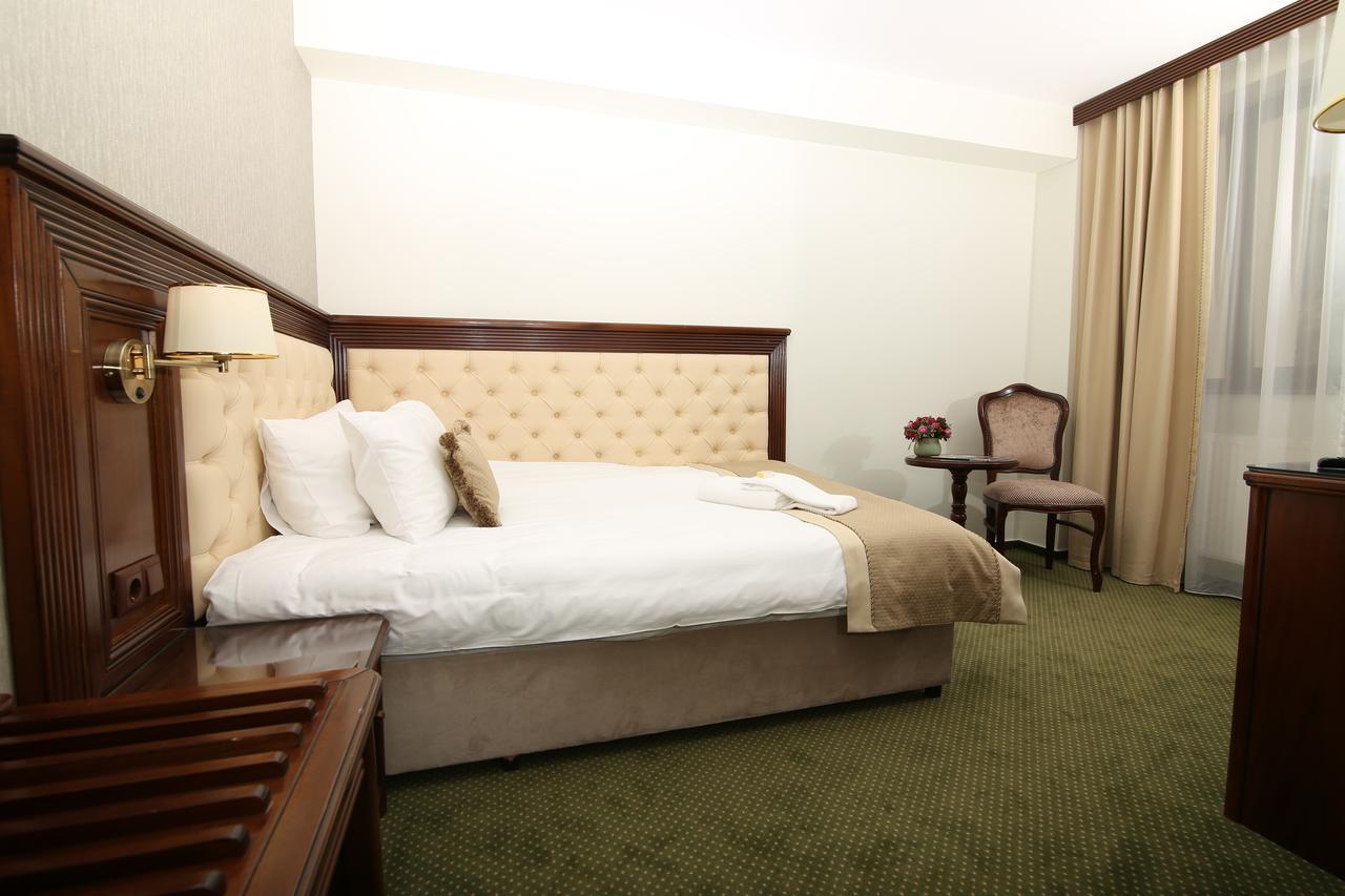 Hotel Carmen Предеал Екстериор снимка