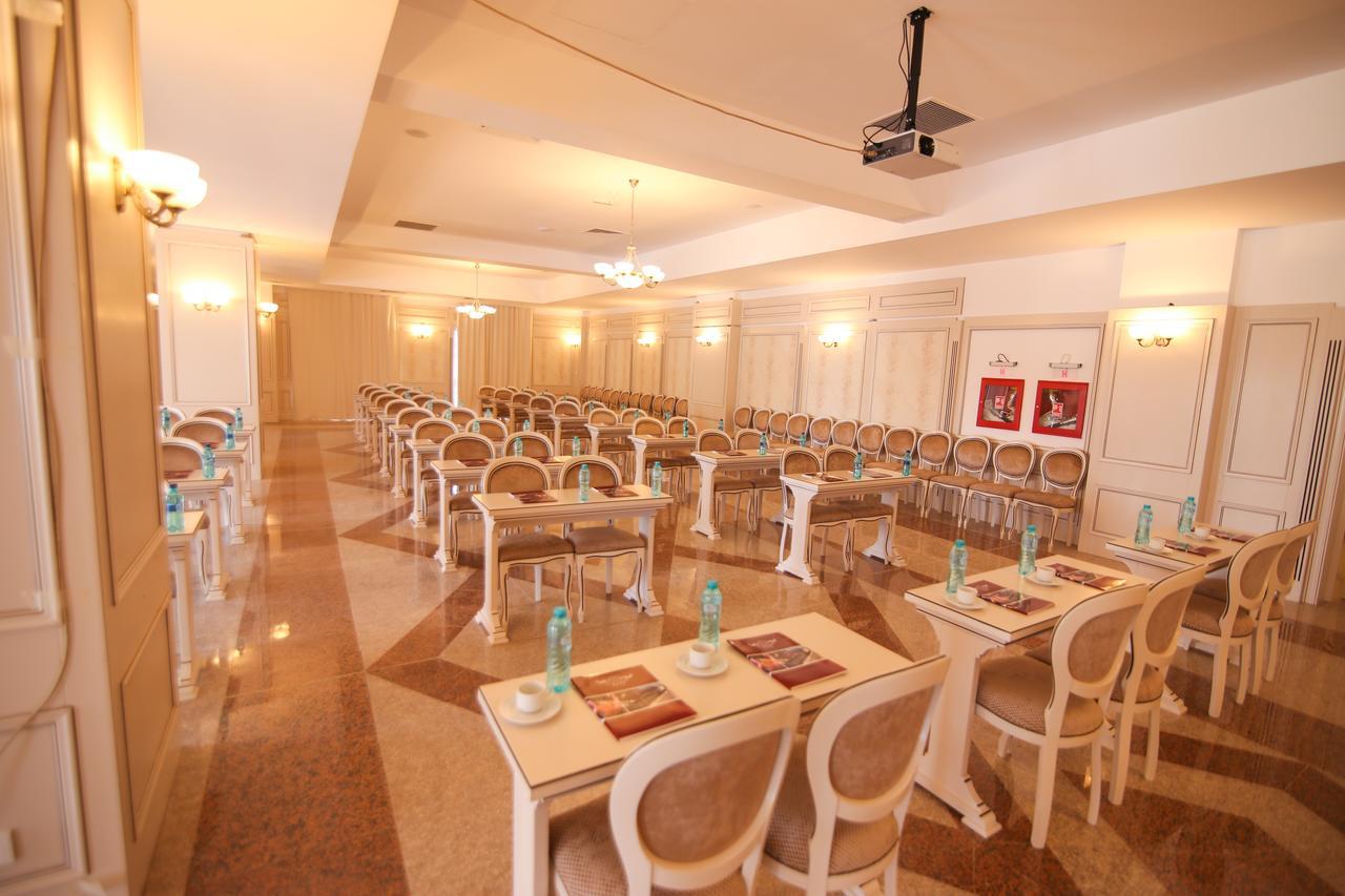 Hotel Carmen Предеал Екстериор снимка