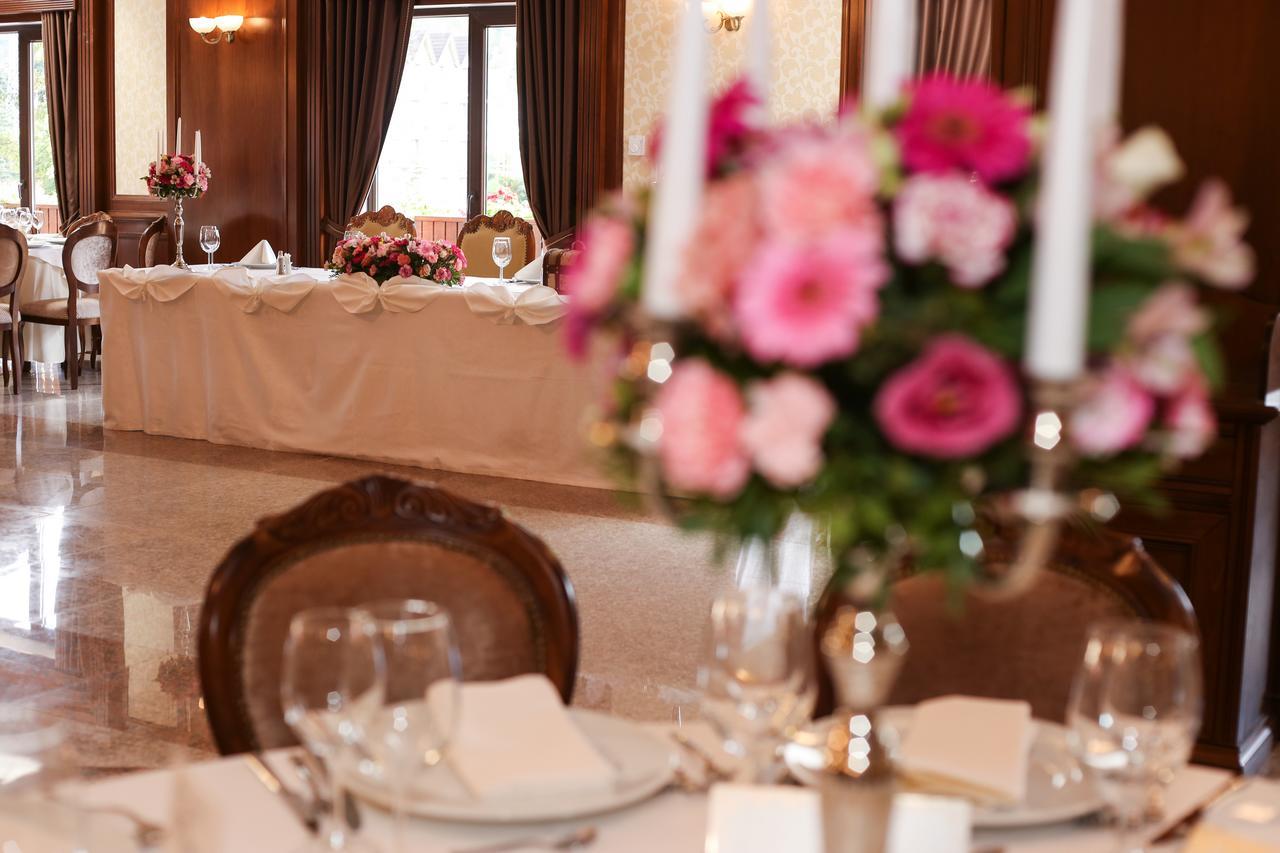 Hotel Carmen Предеал Екстериор снимка