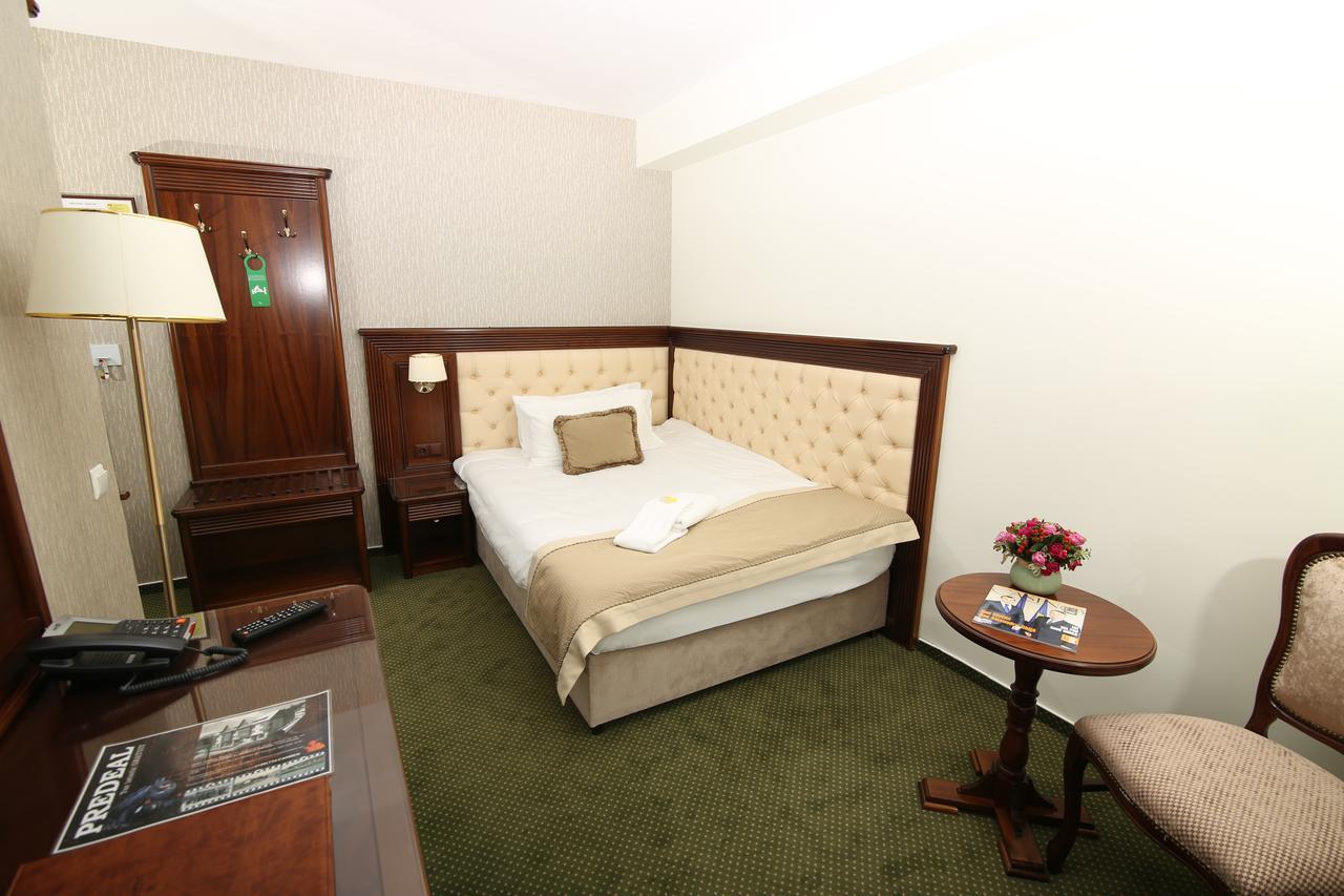 Hotel Carmen Предеал Екстериор снимка