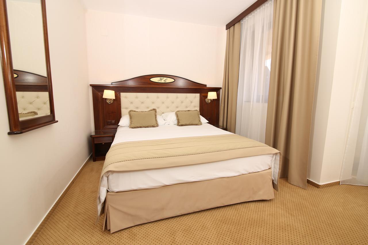 Hotel Carmen Предеал Екстериор снимка