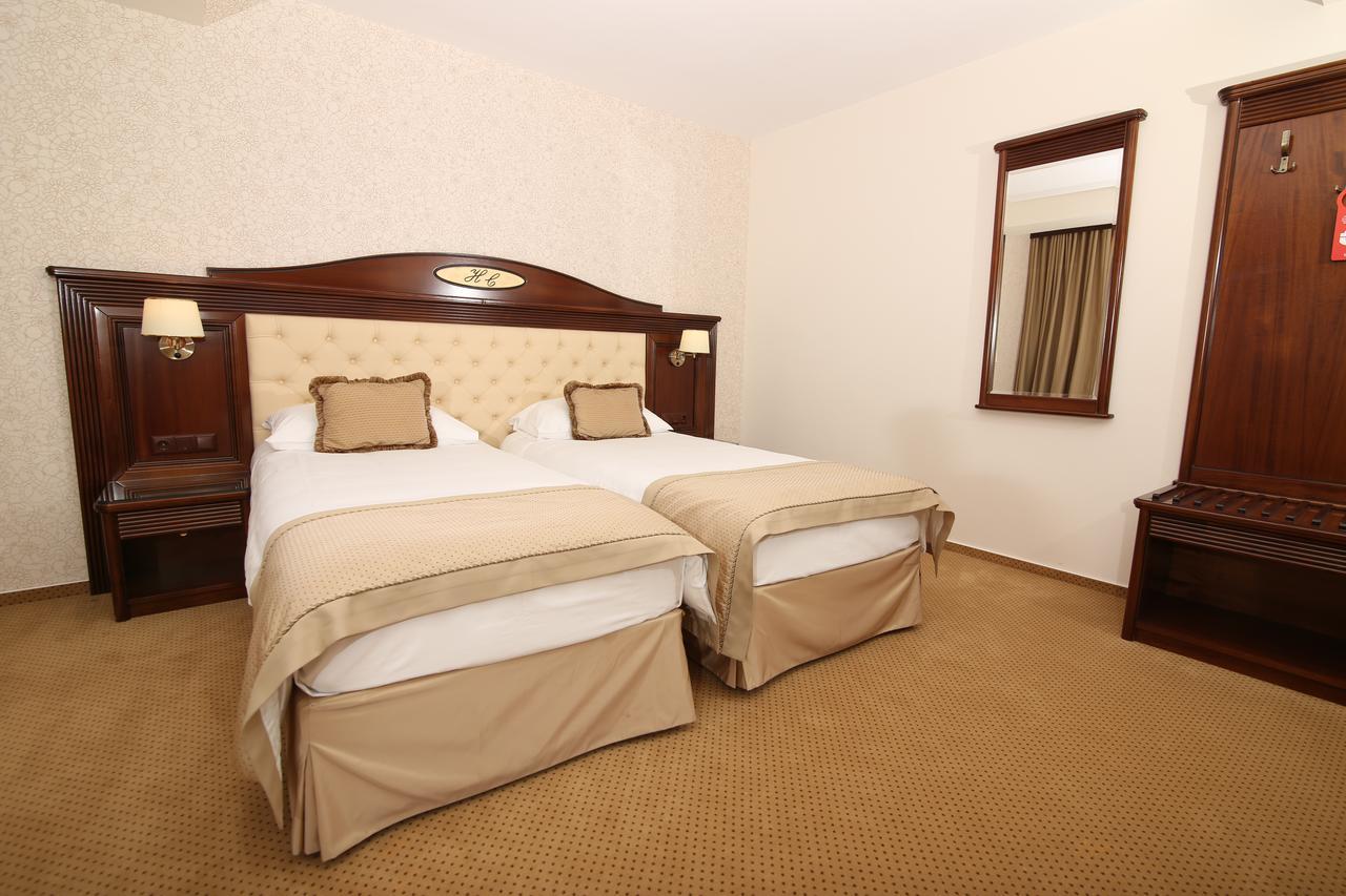 Hotel Carmen Предеал Екстериор снимка