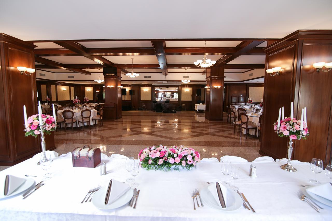 Hotel Carmen Предеал Екстериор снимка