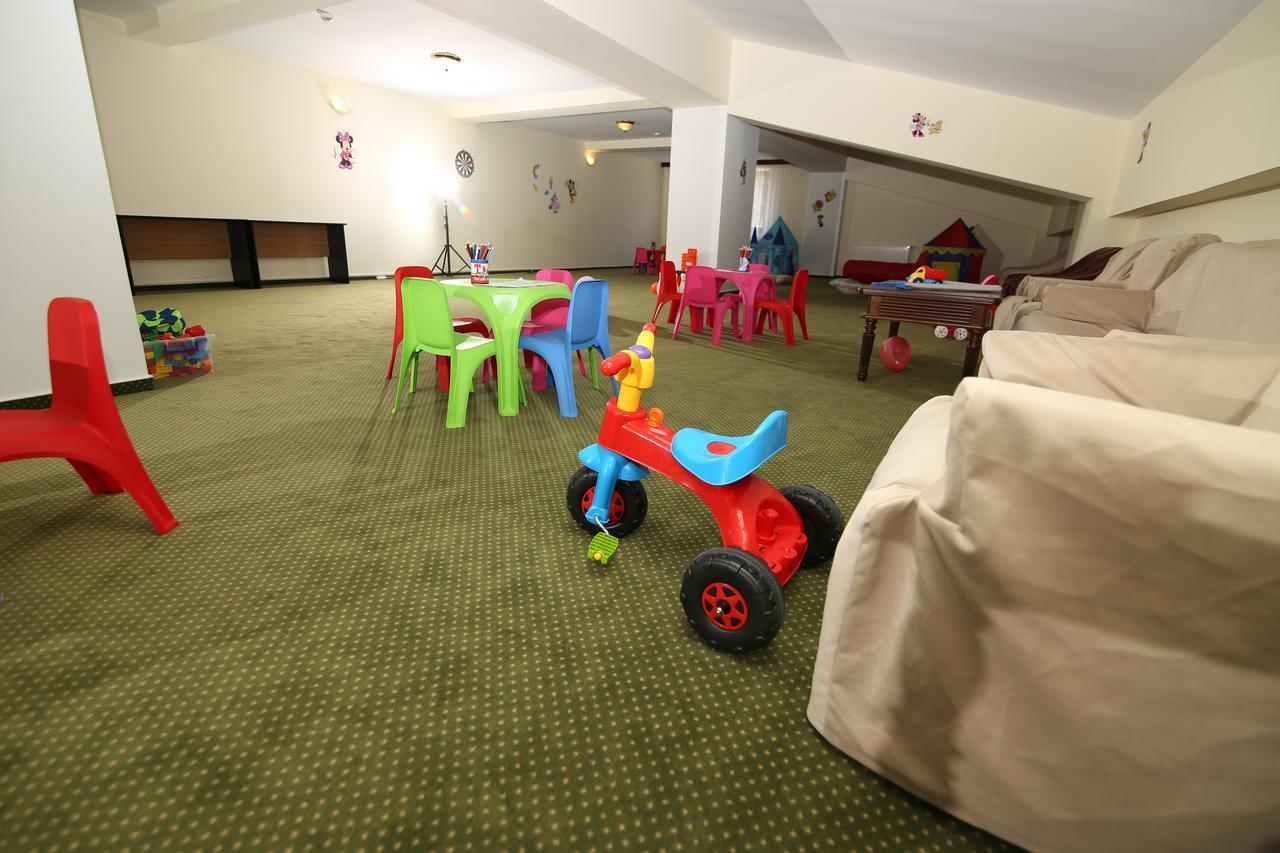 Hotel Carmen Предеал Екстериор снимка